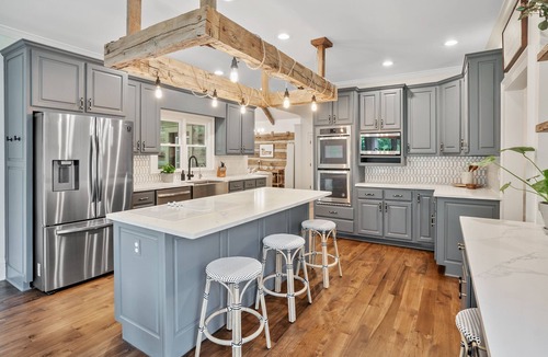 Jackson County House | *Newly Renovated Luxury Designer Farmhouse on a 35-Acre Farm, Private and Gated!