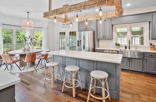 Jackson County House | *Newly Renovated Luxury Designer Farmhouse on a 35-Acre Farm, Private and Gated!