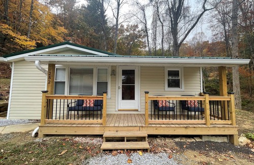 Mountain Home House | Newly renovated charming & cozy private country getaway - Hendersonville