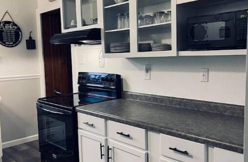 Scheller House | Newly updated country home boasts comfort & relaxation, near DuQuoin Fairgrounds