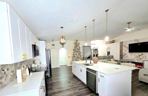 Land O' Lakes House | Next to Wesley, Tampa Outlets & Krate at the Grove