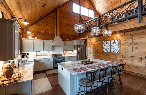Topton Cabin | Nite Owl-Luxury Log Cabin Rental, Outdoor Fire Pit, Fire Place, High Speed Internet, Hot Tub, Pool Table, Open Concept- Nantahala NC
