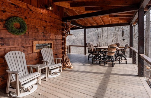Topton Cabin | Nite Owl-Luxury Log Cabin Rental, Outdoor Fire Pit, Fire Place, High Speed Internet, Hot Tub, Pool Table, Open Concept- Nantahala NC