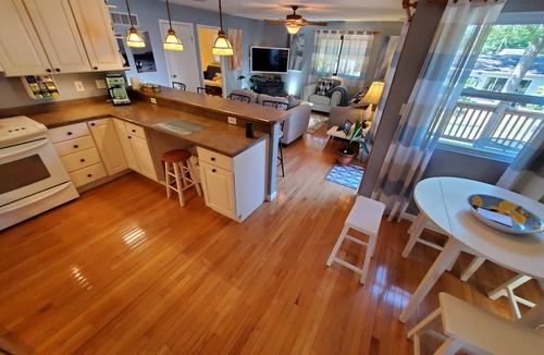 Tesson Ferry House | No parties, quiet, 3 bed, 2 bath.