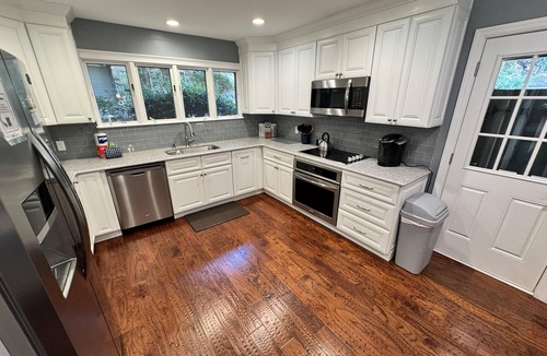 Heritage Woods House | No Stairs! Sea Pines home, Private Pool, Hot Tub, Near Golf, Walk/Bike to Beach