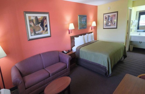 Hawkinsville Apartment | NON SMOKING DOUBLE SUITE #1