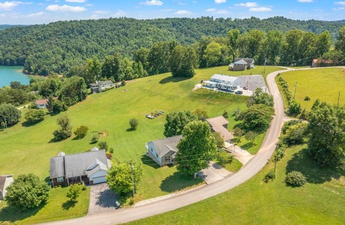 La Follette House | Norris Lake House W Private Boat Slip & Game Room