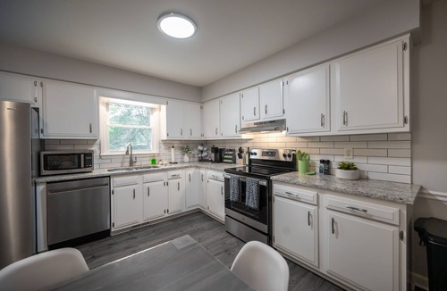 North Raleigh House | North Hills Oasis- 5mins from North Hills, Newly Renovated, Two En Suites!