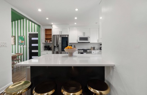 North Hills House | North Hills Treehouse, 3BR, Sleeps 8, Hot Tub, Fire pit