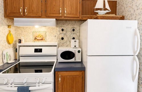 Denver House | Nostalgic 3-bedroom doublewide in Denver