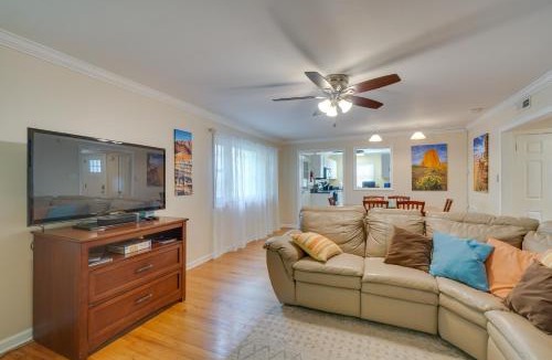 Oak Ridge House | Oak Ridge Retreat w/Porch < 1 Mi to Downtown