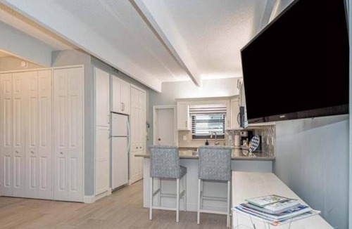 Central Beach Condo | Ocean front condo, walk to quaint Vero Beach restaurants and shops.