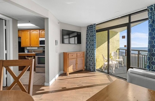 Myrtle Beach Hotel | Ocean View King Ste: Breakfast Included 10th Flr