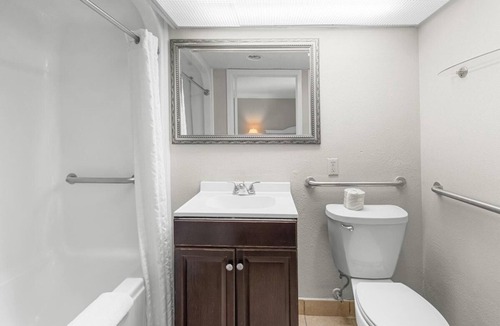 Myrtle Beach Hotel | Ocean View King Ste: Breakfast Included 10th Flr