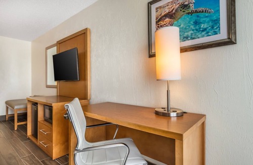 Seabreeze Park Hotel | Ocean View Stay with Pool and Parking Near Daytona Attractions | 3 Units
