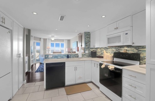 Isle of Palms Condo | Ocean Views Abound! Large Screen Porch, Pool Access - 303H Tidewater