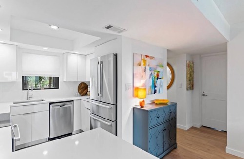 Central Beach Condo | Oceanfront 2-bedroom in LOVELY Vero Beach Swim,walk,surf,bike from your door!