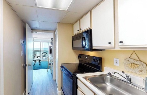 Myrtle Beach Hotel | Oceanfront 2BR Escape | Balcony & Pool