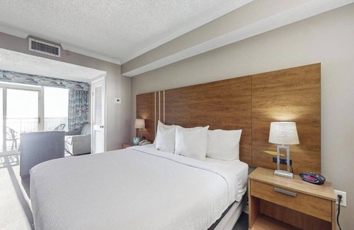 Myrtle Beach Hotel | Oceanfront 2BR Escape | Balcony & Pool