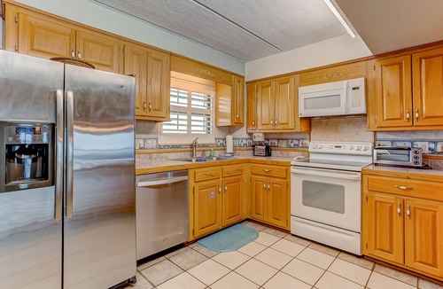 Fernandina Beach Condo | Oceanfront 2br/2b with private fishing pier, pool, tennis & pickleball courts