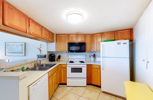 Atlantic Beach Condo | Oceanfront, 2nd-Floor Condo with Balcony, Ocean View & Shared Hot Tub/Pools