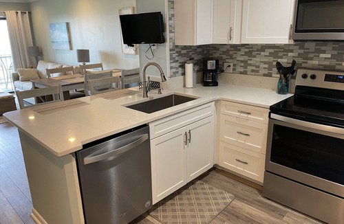 Atlantic Beach Condo | Oceanfront 3BR 2.5BA, OF Balcony & Screen Porch, 4 Pools, Sound Access & 2 Bikes