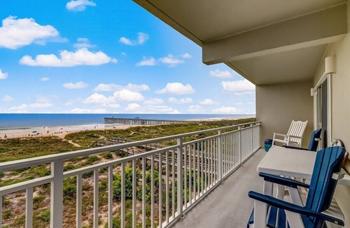 Fernandina Beach Condo | Oceanfront condo with balcony, pool, updated interior
