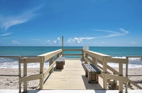 Central Beach Apartment | Oceanfront condo living in the heart of Vero beach