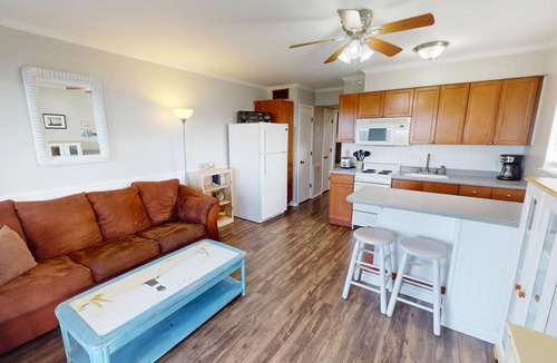 Tybee Island Condo | Oceanfront condo w. stunning views from the balcony + resort amenities.