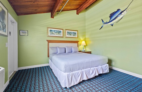 Fort Pierce Hotel | Oceanfront Inn Room #14- Inlet View- King Bed