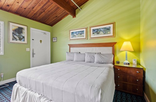 Fort Pierce Hotel | Oceanfront Inn Room #14- Inlet View- King Bed