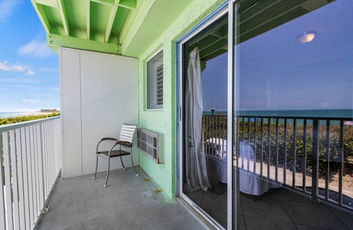 Fort Pierce Hotel | Oceanfront Inn Room #16- Ocean View Balcony, 2 Full Beds