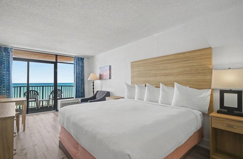 Myrtle Beach Hotel | Oceanfront King Room + Beach Access + Dog Friendly