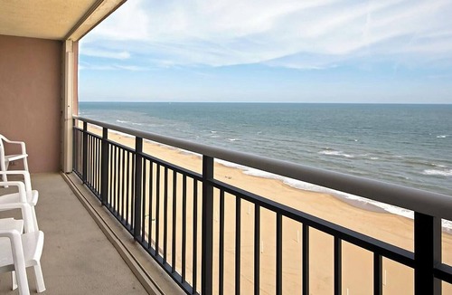 Northeast Virginia Beach Resort | Oceanfront Large 2BR/3BA Resort Suite ONE WEEK ONLY July 11-July 18 2026 Kitchen
