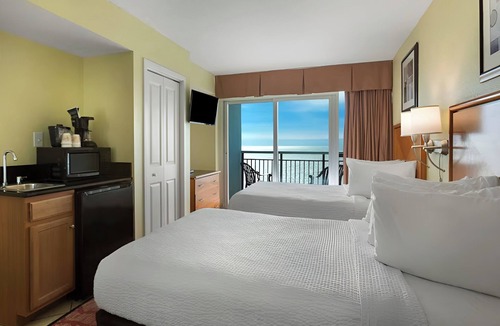 Downtown Myrtle Beach Hotel | Oceanfront Oasis | 3 Units | 5.0 mi to Hollywood Wax Museum