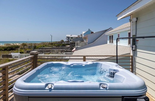 Atlantic Beach House | Oceanfront Oasis + Guesthouse: 2 Hot Tubs, Pool!