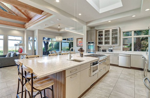 Beach Lagoon House | Oceanfront Paradise:Luxurious 8-Bedroom Home with Pool and Spectacular Views!