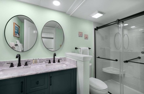 Myrtle Beach Hotel | Oceanfront Premier King Suite 7th Flr