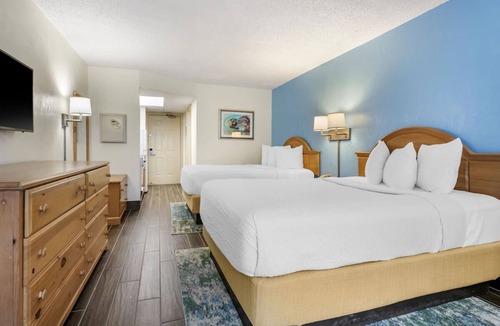 Seabreeze Park Hotel | Oceanfront Stay w/Pool and Parking Near Daytona Beach Boardwalk & Pier