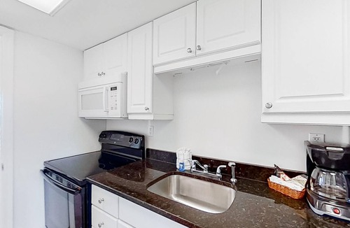 Myrtle Beach Hotel | Oceanfront Suite | Kitchen | Dog Friendly | Pools