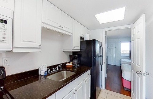 Myrtle Beach Hotel | Oceanfront Suite | Kitchen | Dog Friendly | Pools