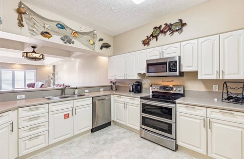 Avon By The Sea Condo | Oceanside Monthly Stay by Cocoa Beach Pier W/Heated Pool and Hot Tub 🌴