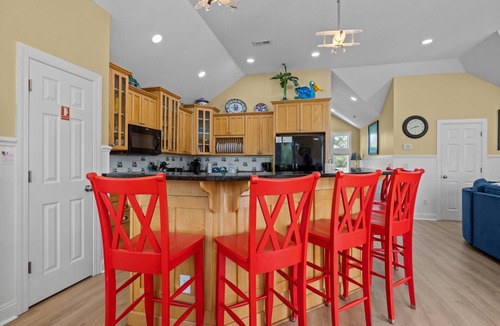 Emerald Isle House | Oceanside,private pool,golf cart,elevator,easy beach access,in Spinnaker's Reach