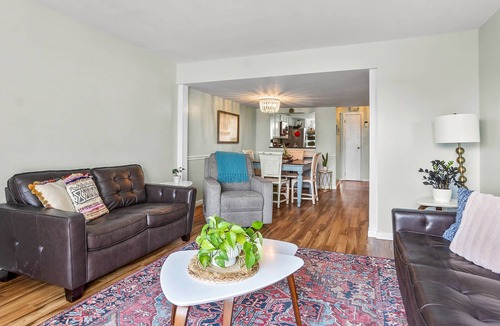 Oceanmarsh Subdivision Condo | Oceanview 2-Bedroom Condo on Harbor Island: Deck, Pool, Beach Access & Park Pass!