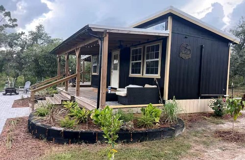 Punta Gorda Cabin | Off-Grid, Lakeside Tiny Home in Punta Gorda, Florida, Perfect for a Weekend Getaway