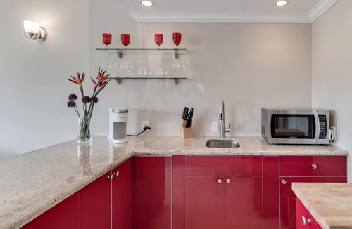 Palm Beach Condo | OfferPool/StepsToBeach/DIneCoastalSTUDIOLoft
