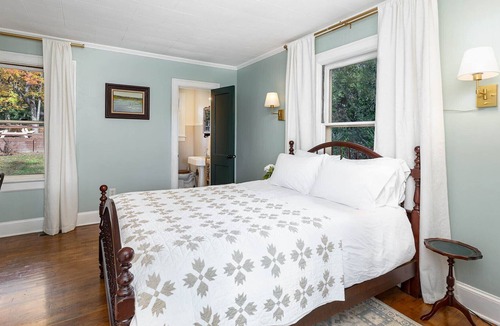 Lemon Springs Cottage | Old Blue's Retreat: Lakeview Cozy Cottage
