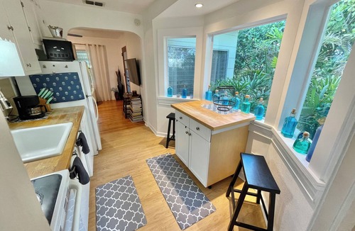 Gulfport House | "Old Florida" Cottage in a Private Gulfport Oasis