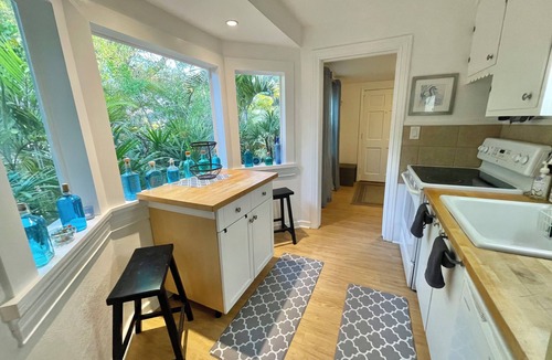 Gulfport House | "Old Florida" Cottage in a Private Gulfport Oasis