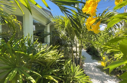 Gulfport House | "Old Florida" Cottage in a Private Gulfport Oasis